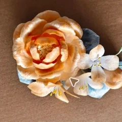 Gold-tone peony accent