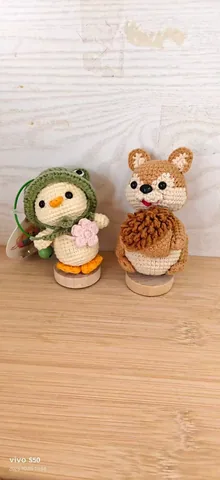 Frog-hat duck & squirrel reference