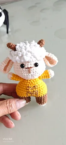 Yellow-shirt lamb