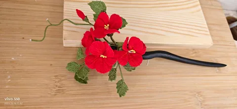 Red flower hairpin
